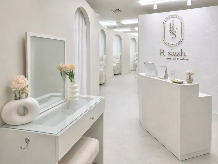 Rslash.岡山駅前店の内観・外観1