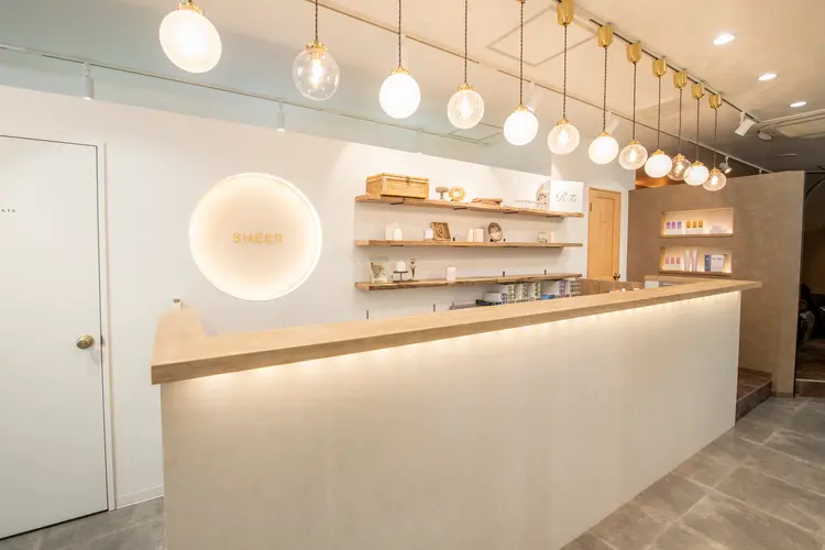 SHEER 新越谷店の内観・外観1