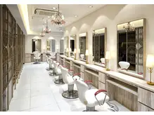 HAIR & MAKE EARTH 四ツ谷店の内観・外観1