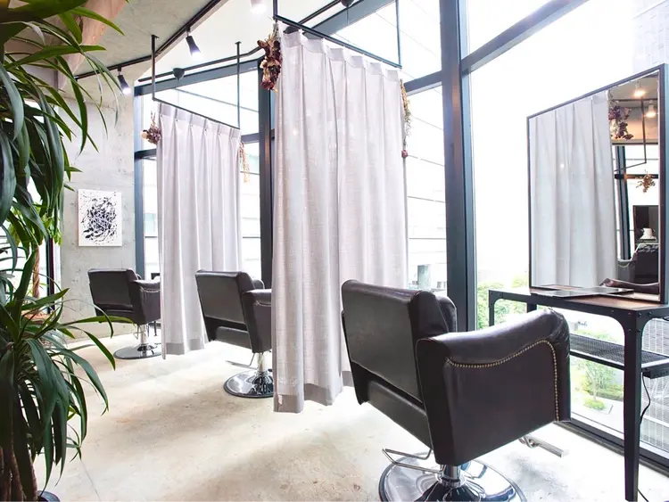 youres hair 髪質改善&ヘッドスパ恵比寿本店の内観・外観2