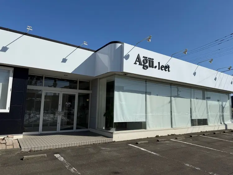 Agu hair leet釧路愛国店の内観・外観1