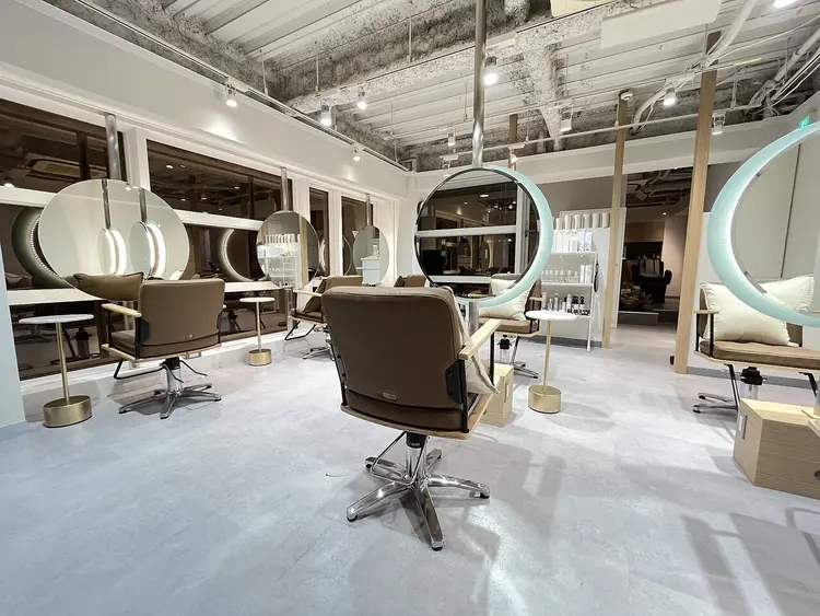 La Bonheur hair eclat 大宮東口店の内観・外観1