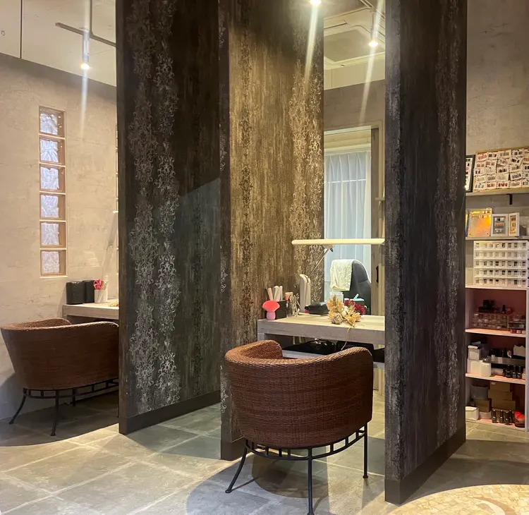 Leonie千葉店の内観・外観1