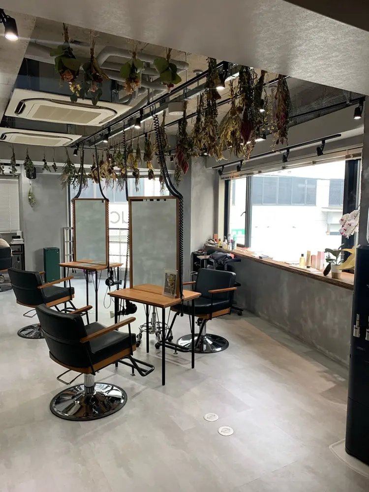 Lyuck hair and nailの内観・外観1