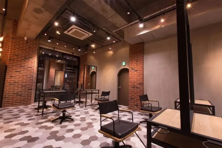 MENS HAIR TOKYO梅田の内観・外観2