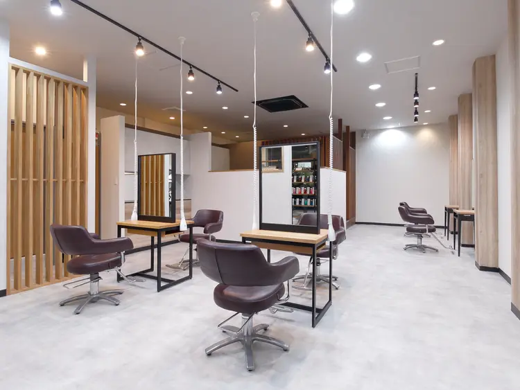 Justhair CINQ上大岡店の内観・外観1