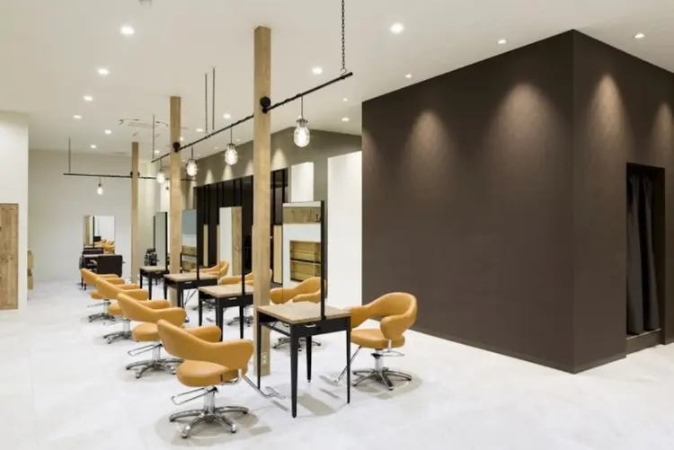 Le Coeur HAIR&BEAUTY 東三条店の内観・外観1