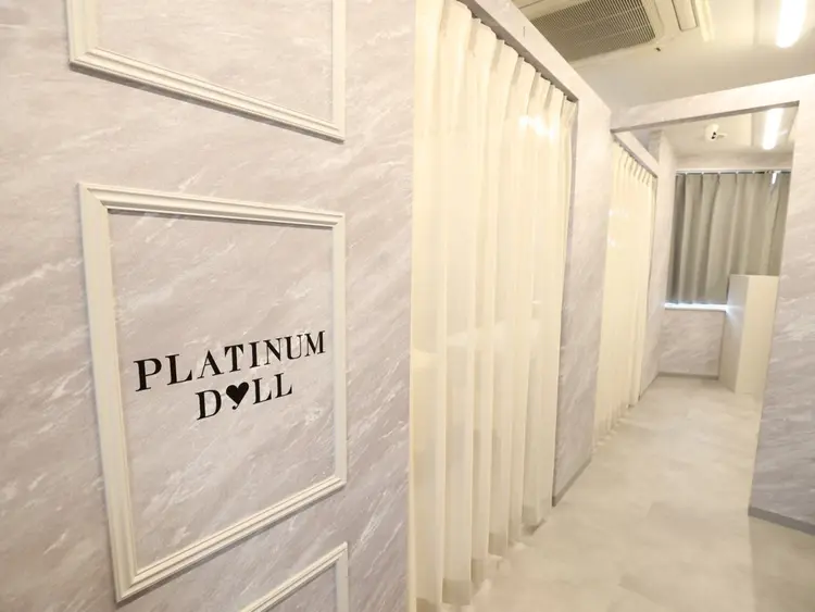 アイラッシュまつ毛パーマ&ネイル専門店PLATINUMDOLL三宮店の内観・外観1