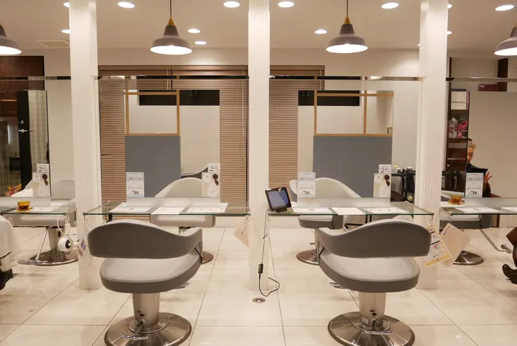 HAIR&MAKE EARTH 調布店の内観・外観2