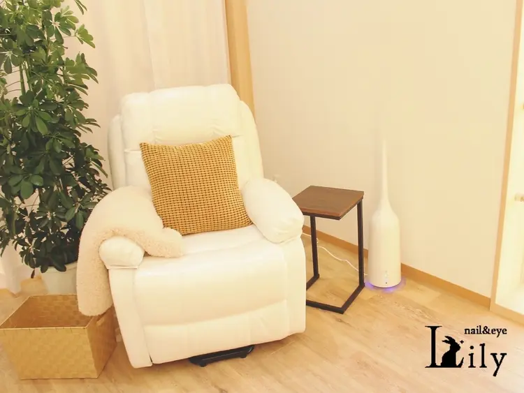 nail&eyeLily 登戸店の内観・外観1