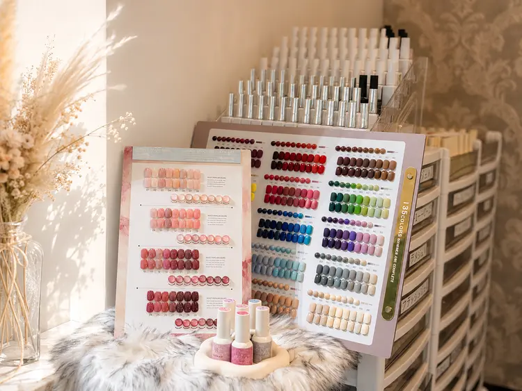 SAKAI NAIL 梅田店の内観・外観2