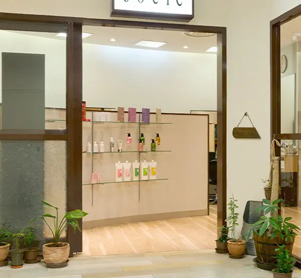 ヘアーサロンソシエ 近鉄生駒店の内観・外観1