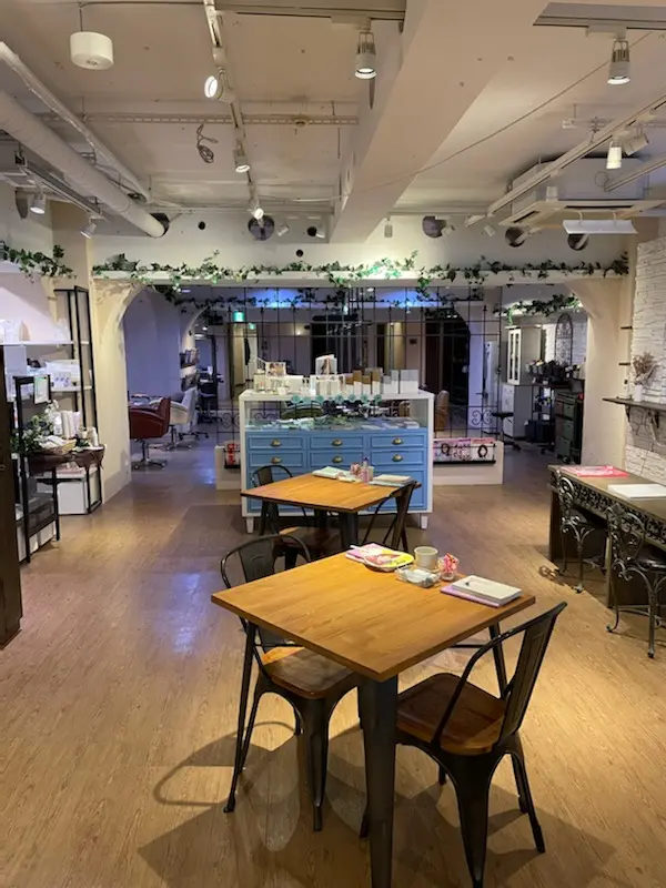 モードケイズ塚口店の内観・外観1