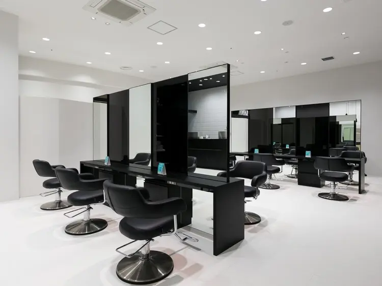 AVANCE.イオンモール和歌山店の内観・外観1