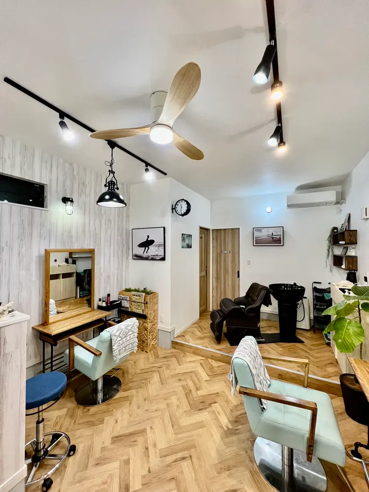 LANI hair&nailの内観・外観2