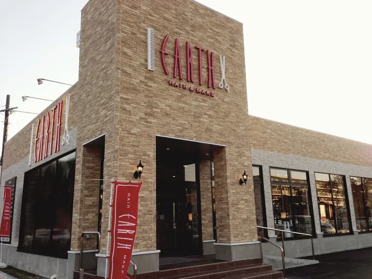 Hair&MakeEARTH佐世保早岐店の内観・外観1