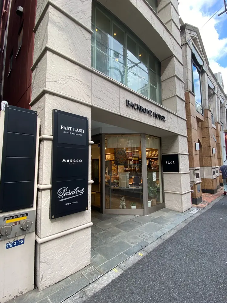 FAST LASH表参道店の内観・外観1