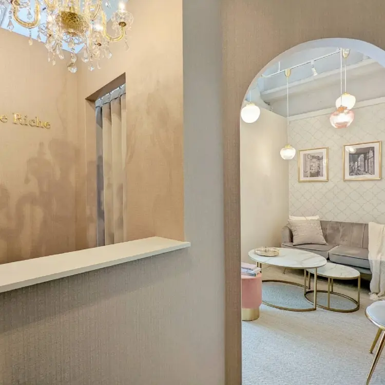 小顔・肌悩み専門店Beaute de Richeの内観・外観1