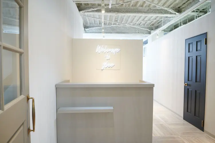 glee 川口駅前店の内観・外観2