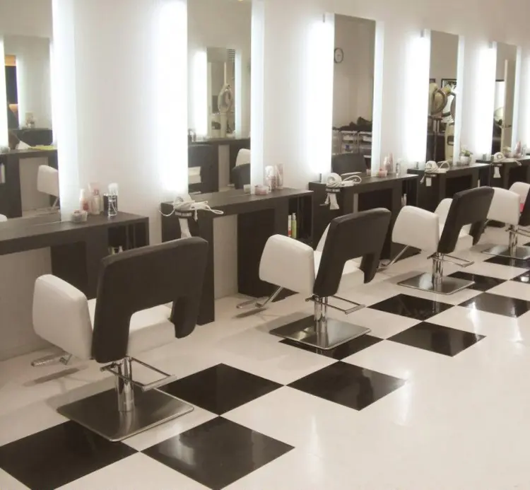 socie hair上大岡店の内観・外観2