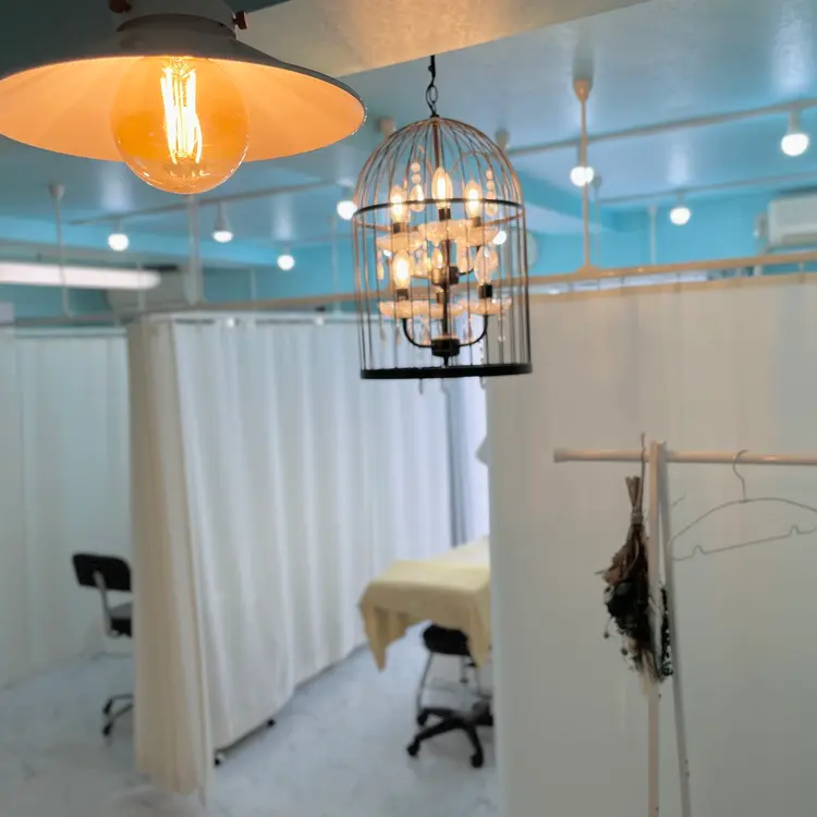 NAILS & SCHOOL LAX 神戸元町パラジェル取扱店の内観・外観1
