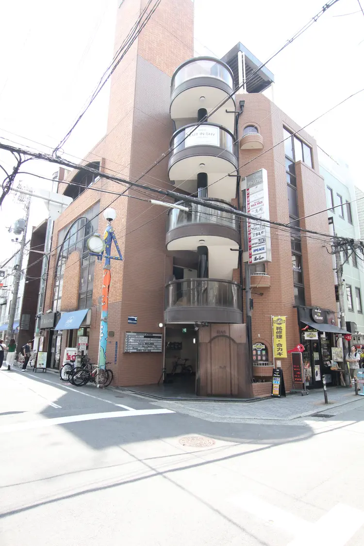 CUT IN SHY心斎橋店の内観・外観1