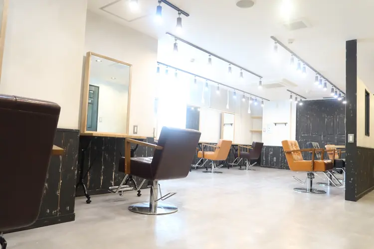Aust hair Stella新宿店の内観・外観1
