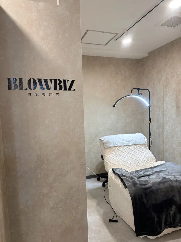 メンズ眉毛アイブロウ専門店BLOWBIZ 新宿店の内観・外観2