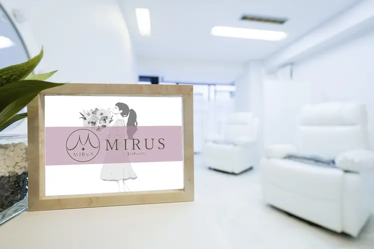 MIRUS EyeBeauty横浜関内駅前店の内観・外観1