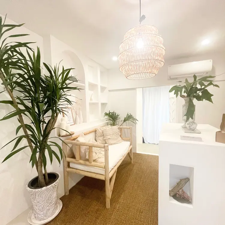 by laki total beauty salonの内観・外観1