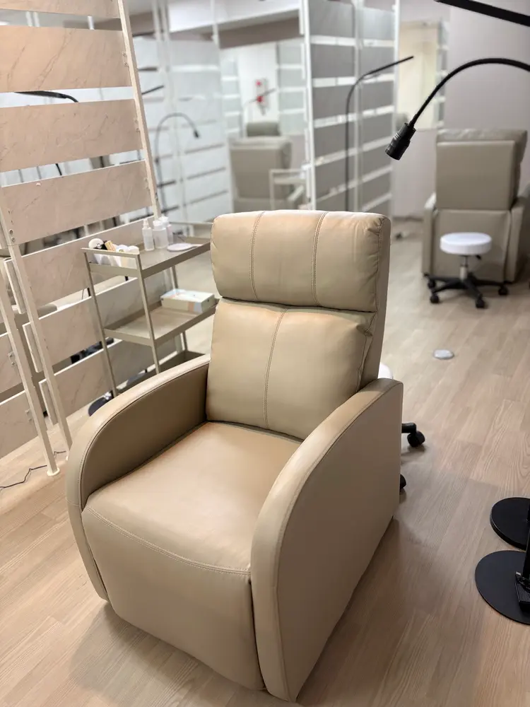 eyelash salon Address【アドレス】池袋店【LEDグルー取扱店】の内観・外観3