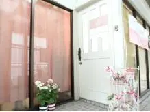 メナードフェイシャルサロン八戸ノ里駅前店の内観・外観1