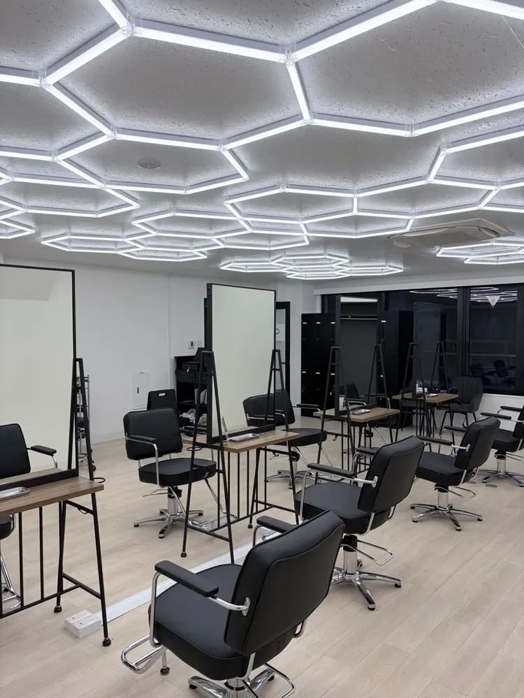 MEN'S SALON OVER NEO 町田の内観・外観1
