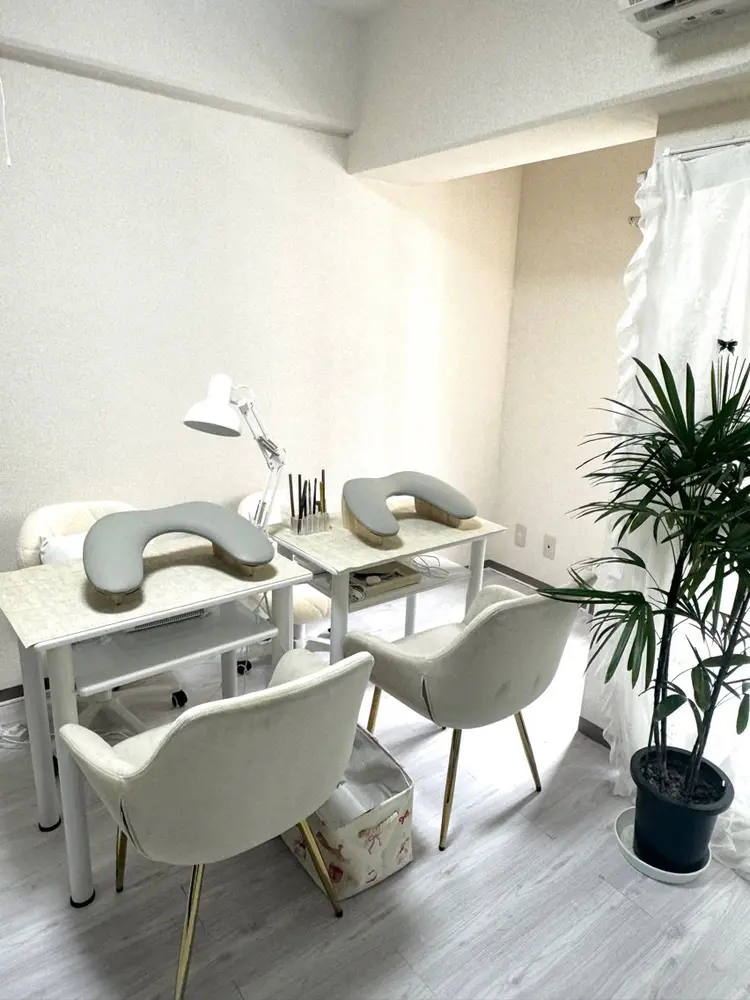 Y.YNAILの内観・外観1