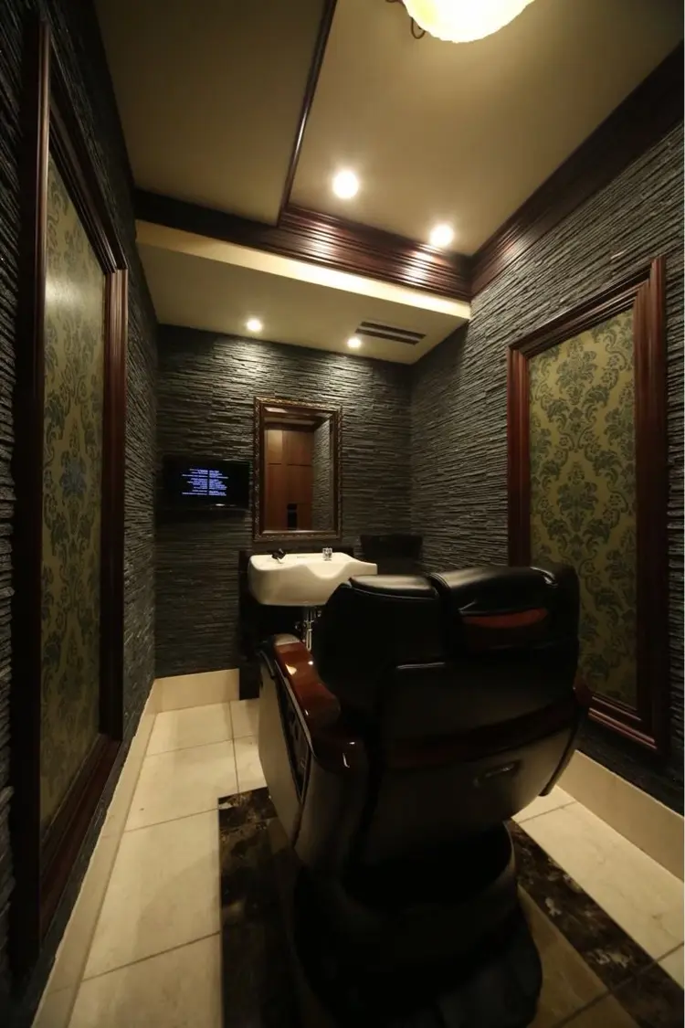 ヒロ銀座 プレミアムバーバー赤坂店の内観・外観2