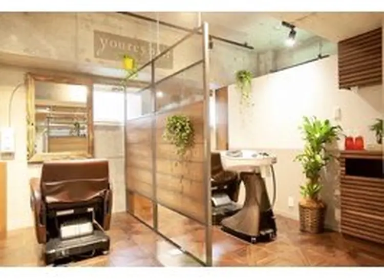 youres hair 新宿west店の内観・外観2