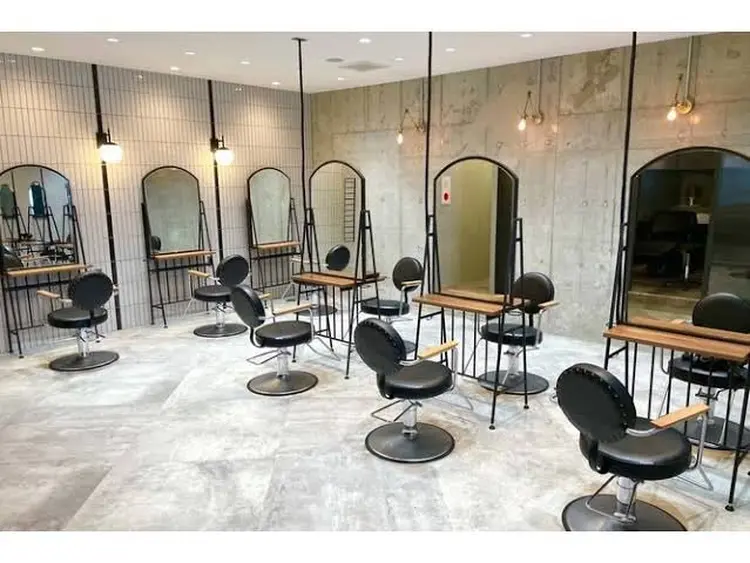 La fith hair grand 金山店 【ラフィス ヘアー グランド】の内観・外観1