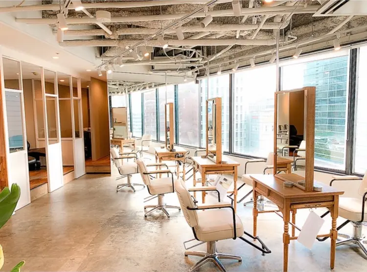 LIV umedaの内観・外観1