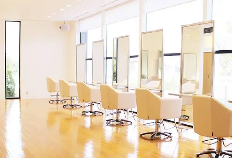 イメージサロンカッツ東尾道店の内観・外観2