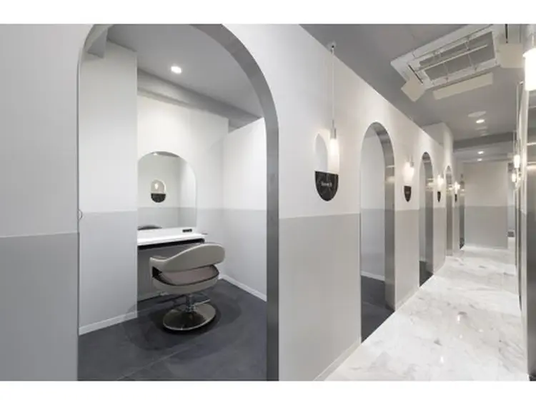 salowin新宿三丁目店の内観・外観2