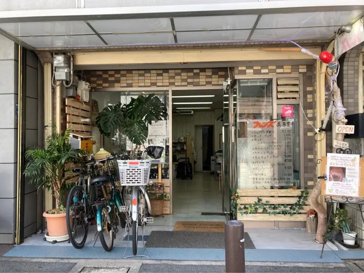 フレンズ美容室の内観・外観1
