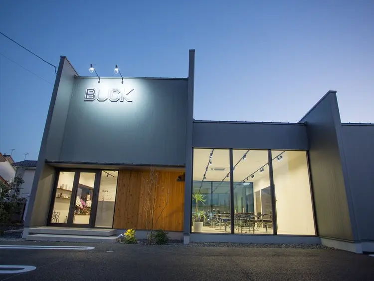 Men´s BUCKの内観・外観1