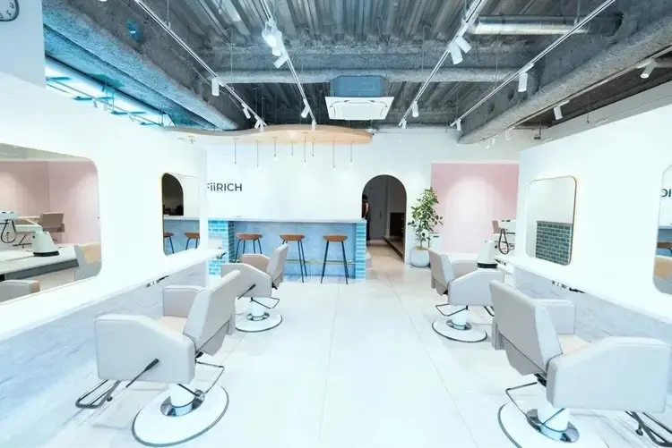 FiiRICHの内観・外観1