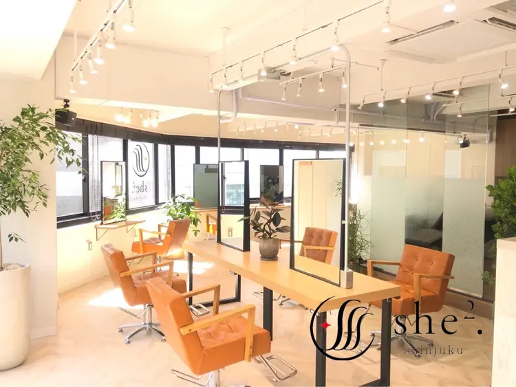she2.新宿の内観・外観2