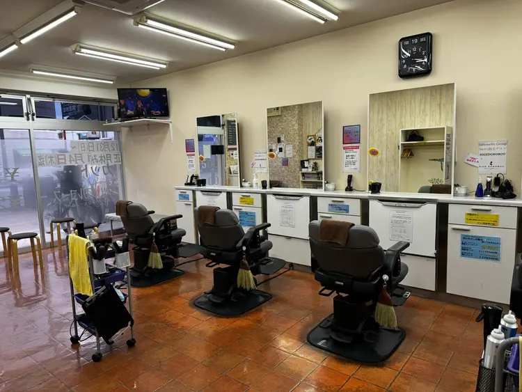 ヘアーサロン・シルエット箱崎店の内観・外観2