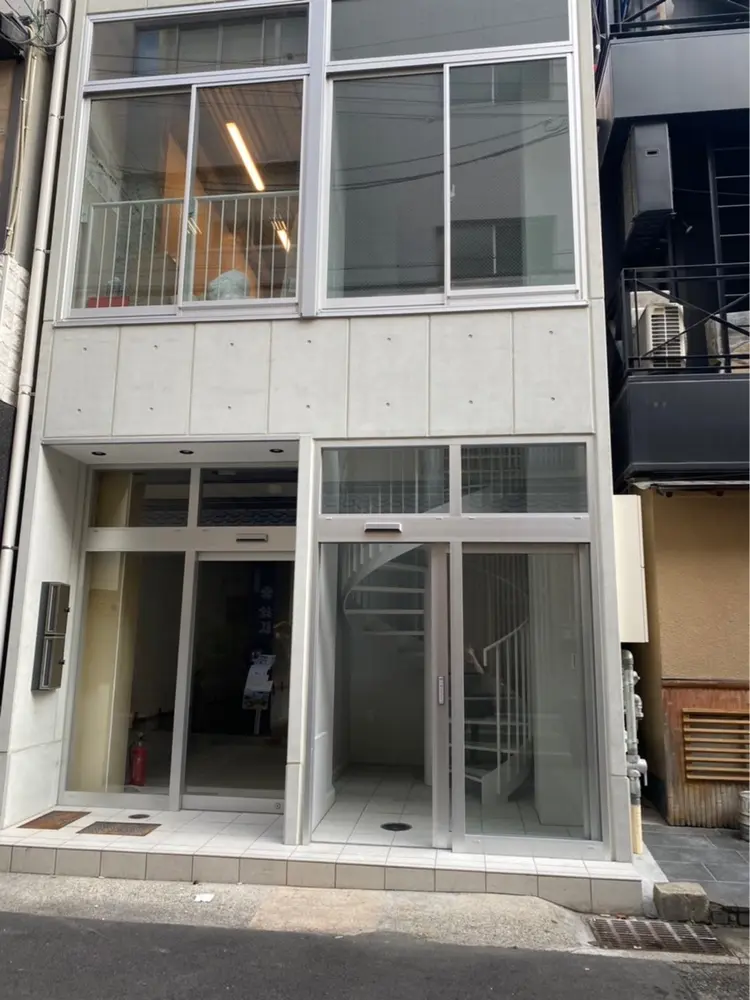 N nailの内観・外観1