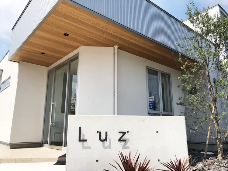 Luzの内観・外観1