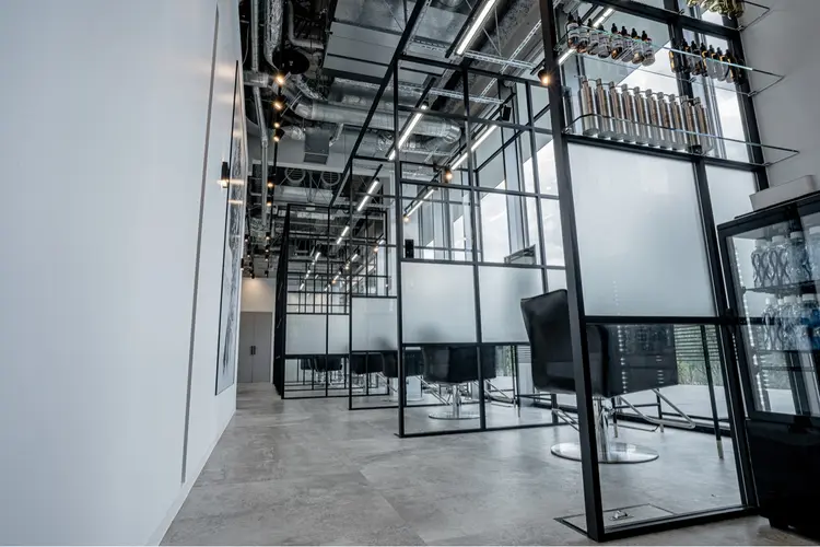 SALOWIN表参道　arist店の内観・外観1