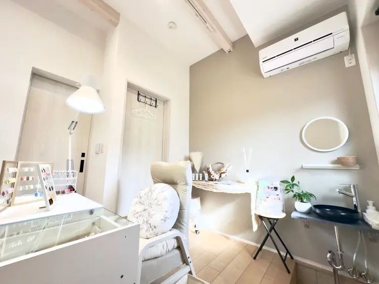 private nail salon La Pommeの内観・外観1