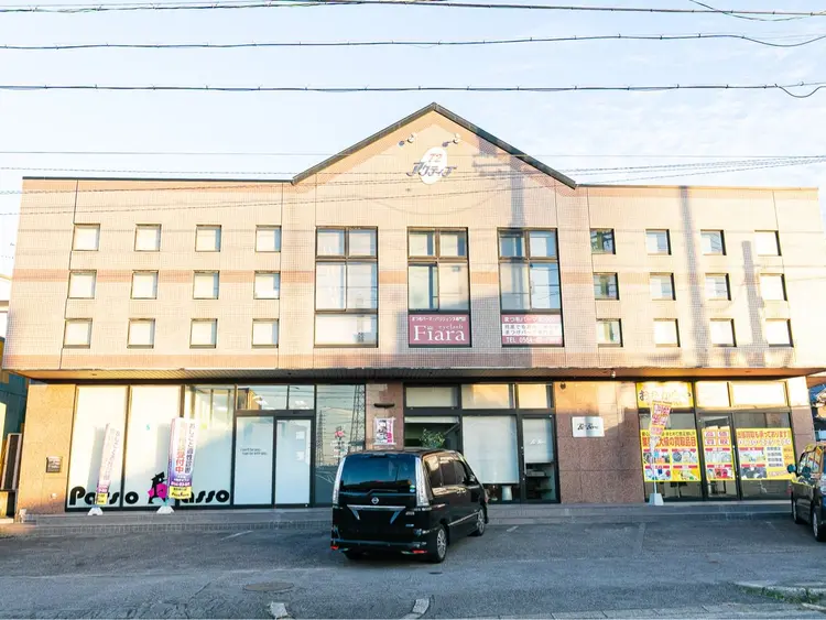 フィアラ岡崎店の内観・外観2